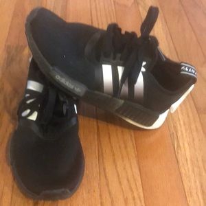 Boys Adidas tennis shoes size 5
